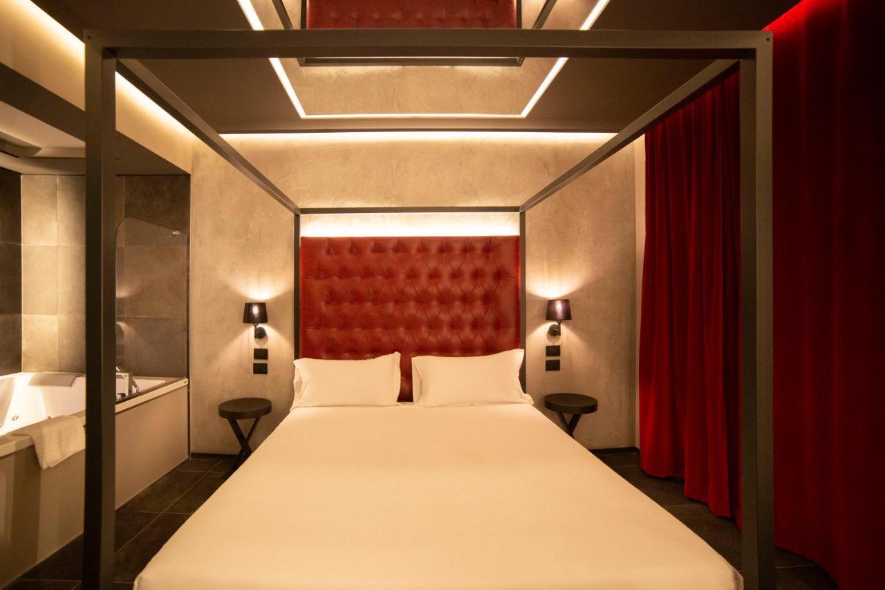 Charlie Motel 4*