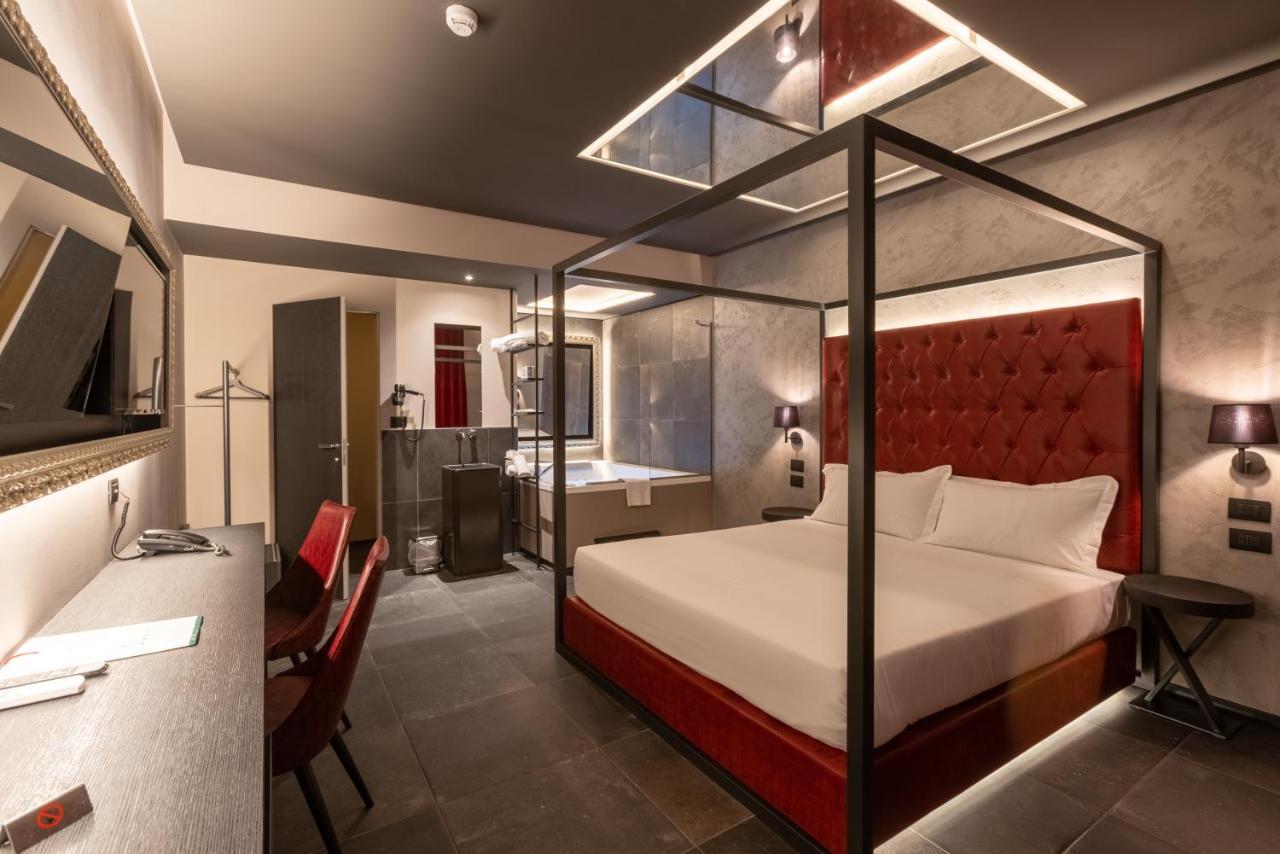 Charlie Motel 4*