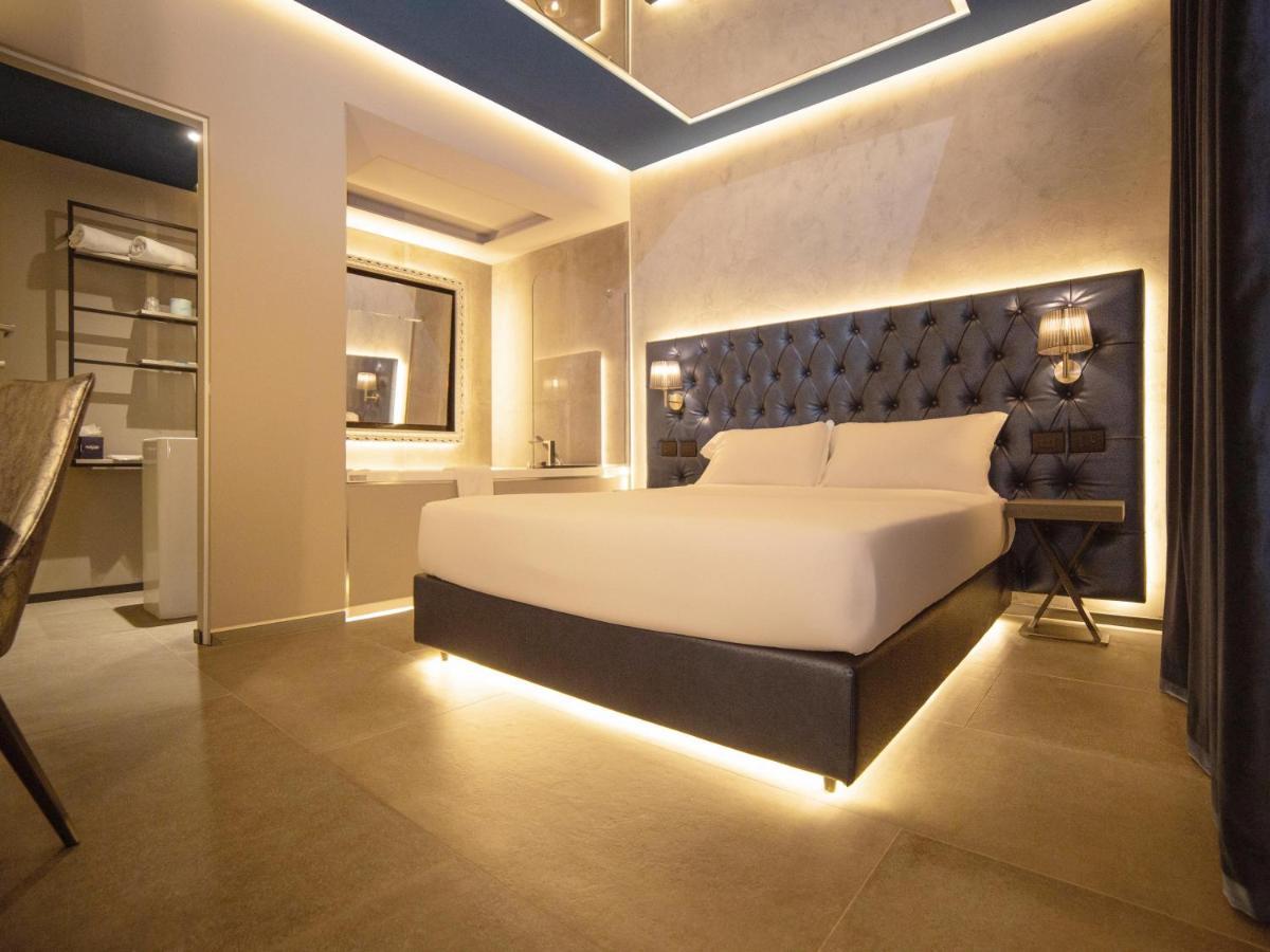 Charlie Motel 4*