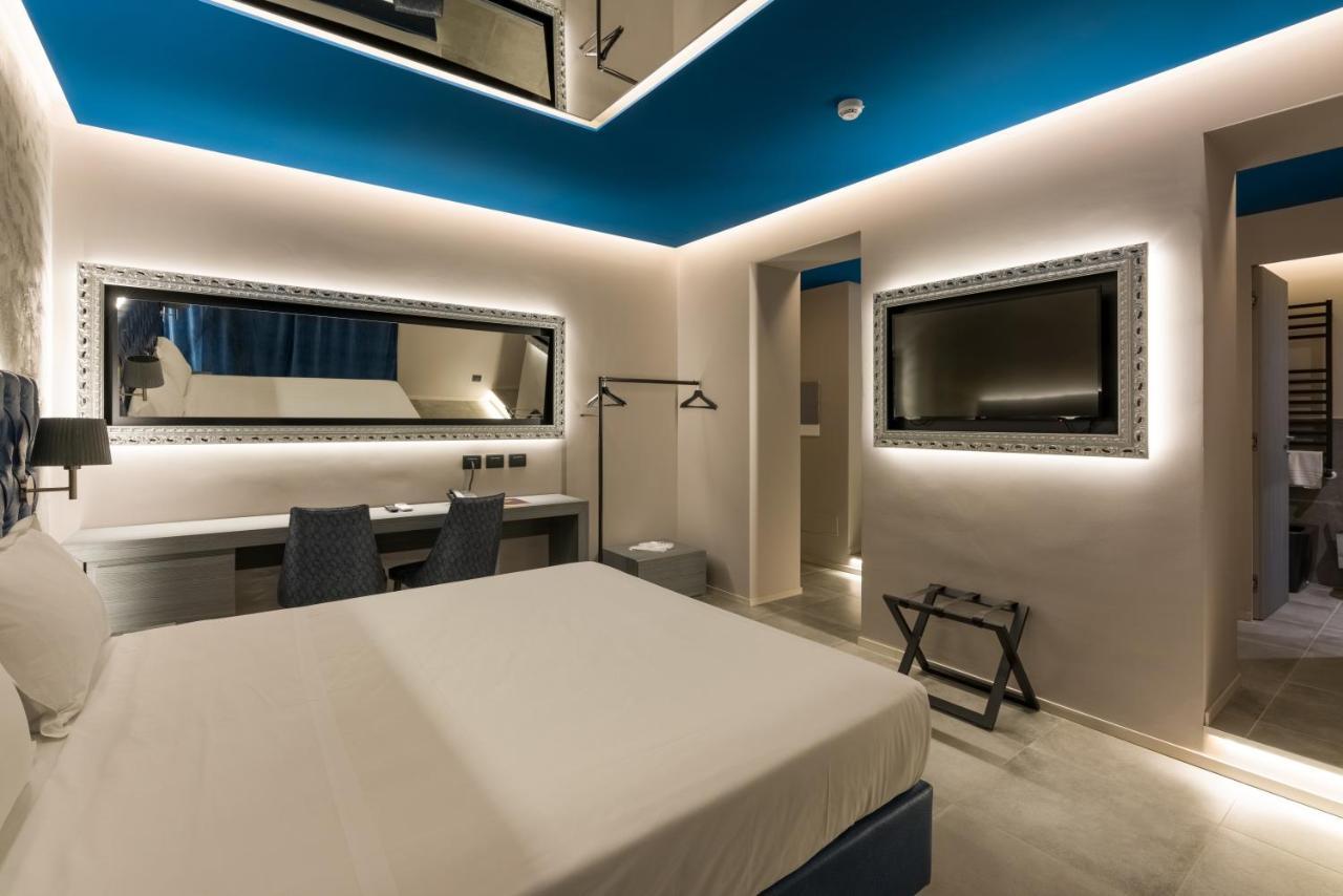 Charlie Motel 4*