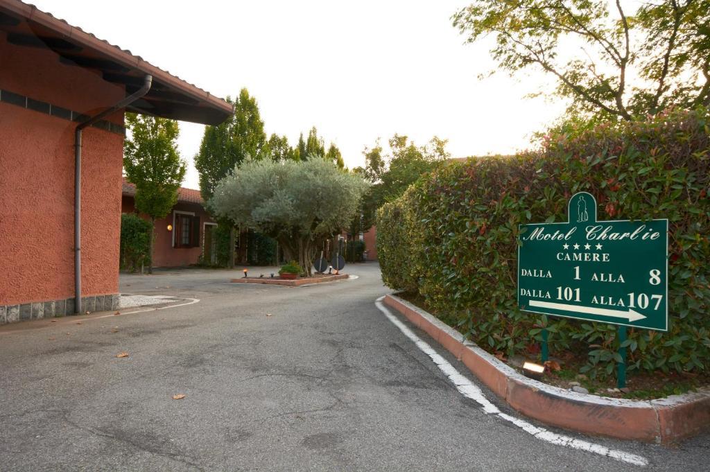 Charlie Motel 4*